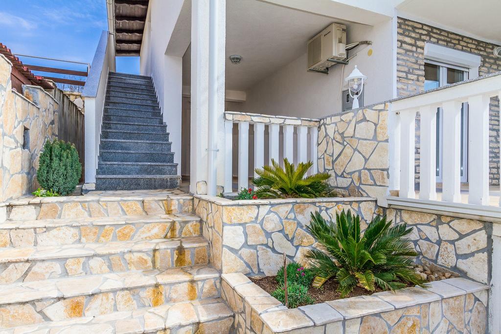 Apartmani Bregovec Maslenica Exteriör bild
