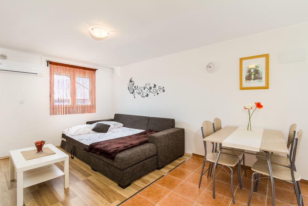 Apartmani Bregovec Maslenica Exteriör bild
