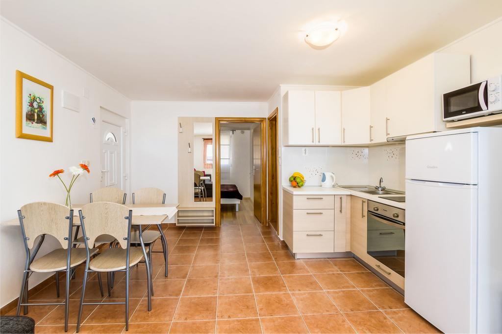 Apartmani Bregovec Maslenica Exteriör bild